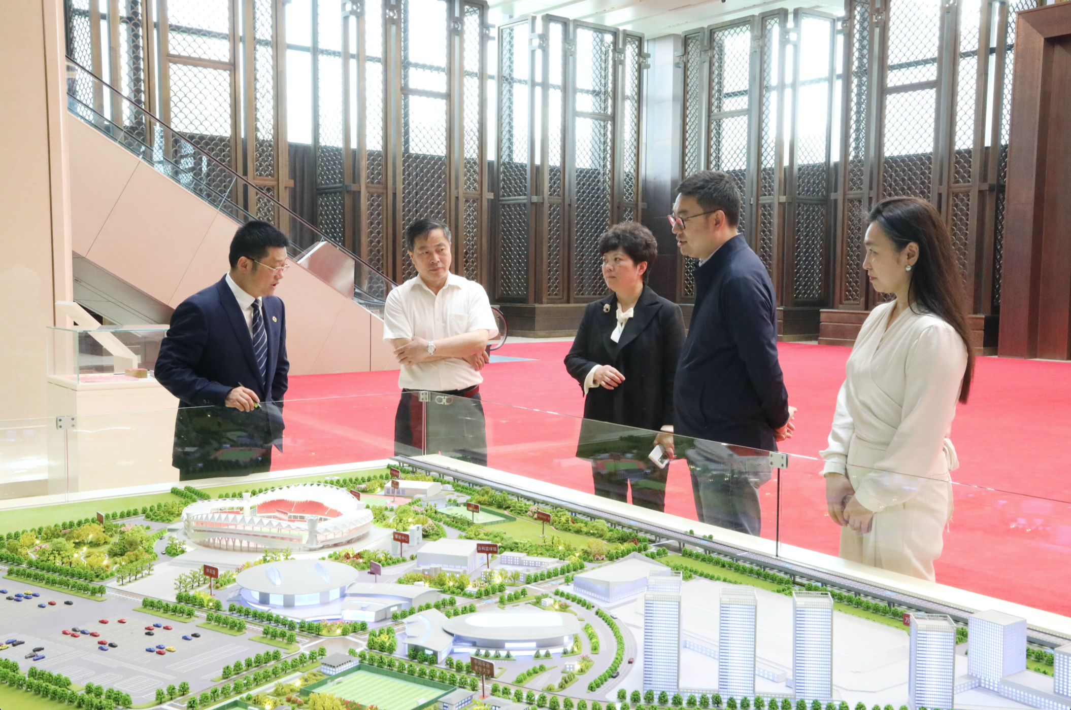 湖北省2024年體育民生項(xiàng)目建設(shè)暨公共體育場館免費(fèi)或低收費(fèi)開放現(xiàn)場推進(jìn)會(huì)召開