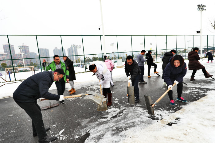 一場雪，體育中心美得不要不要的 但最美的風(fēng)景還是他們(圖5)