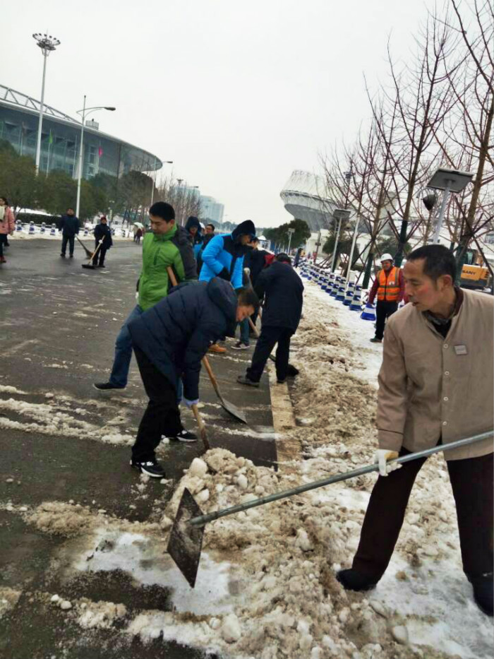 一場雪，體育中心美得不要不要的 但最美的風(fēng)景還是他們(圖6)