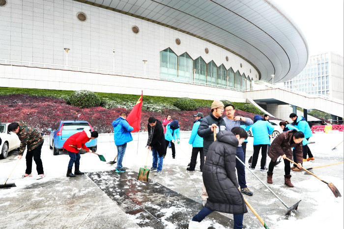 一場(chǎng)雪，體育中心美得不要不要的</br>但最美的風(fēng)景還是他們(圖8)