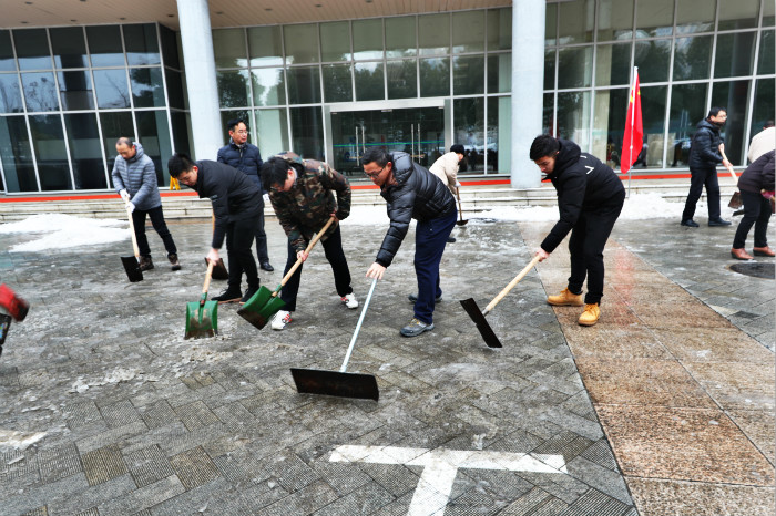 一場(chǎng)雪，體育中心美得不要不要的</br>但最美的風(fēng)景還是他們(圖12)