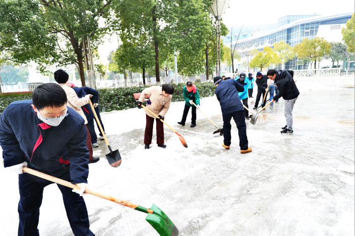 一場(chǎng)雪，體育中心美得不要不要的</br>但最美的風(fēng)景還是他們(圖15)