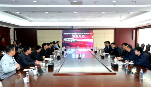 引擎轟鳴，賽車狂飆 “鐵馬”今年十一開賽</br>“車都”將上演現(xiàn)實版“速度與激情”(圖2)