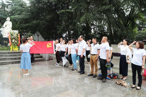 “瞻仰革命先烈 傳承紅色精神” ——公司全體黨員、入黨積極分子參觀向警予烈士陵園(圖3)