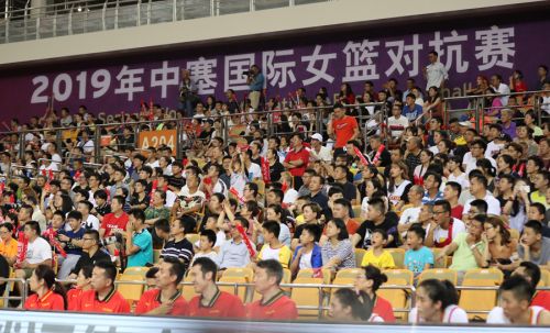 國際女籃對(duì)抗賽 中國隊(duì)在武漢體育中心戰(zhàn)勝塞內(nèi)加爾隊(duì)(圖6)